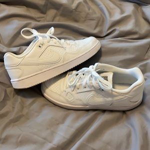 Nike sneaker barely worn